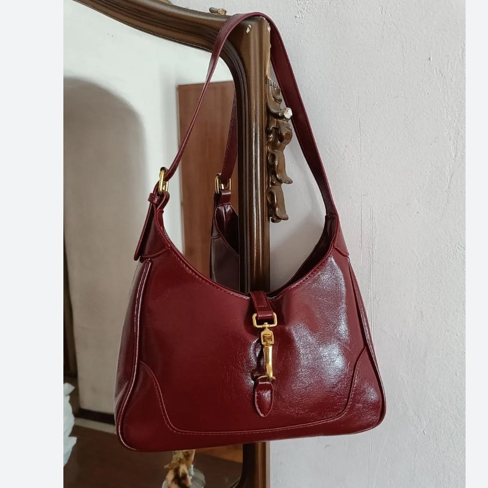 Elegant Burgundy Leather Shoulder Bag